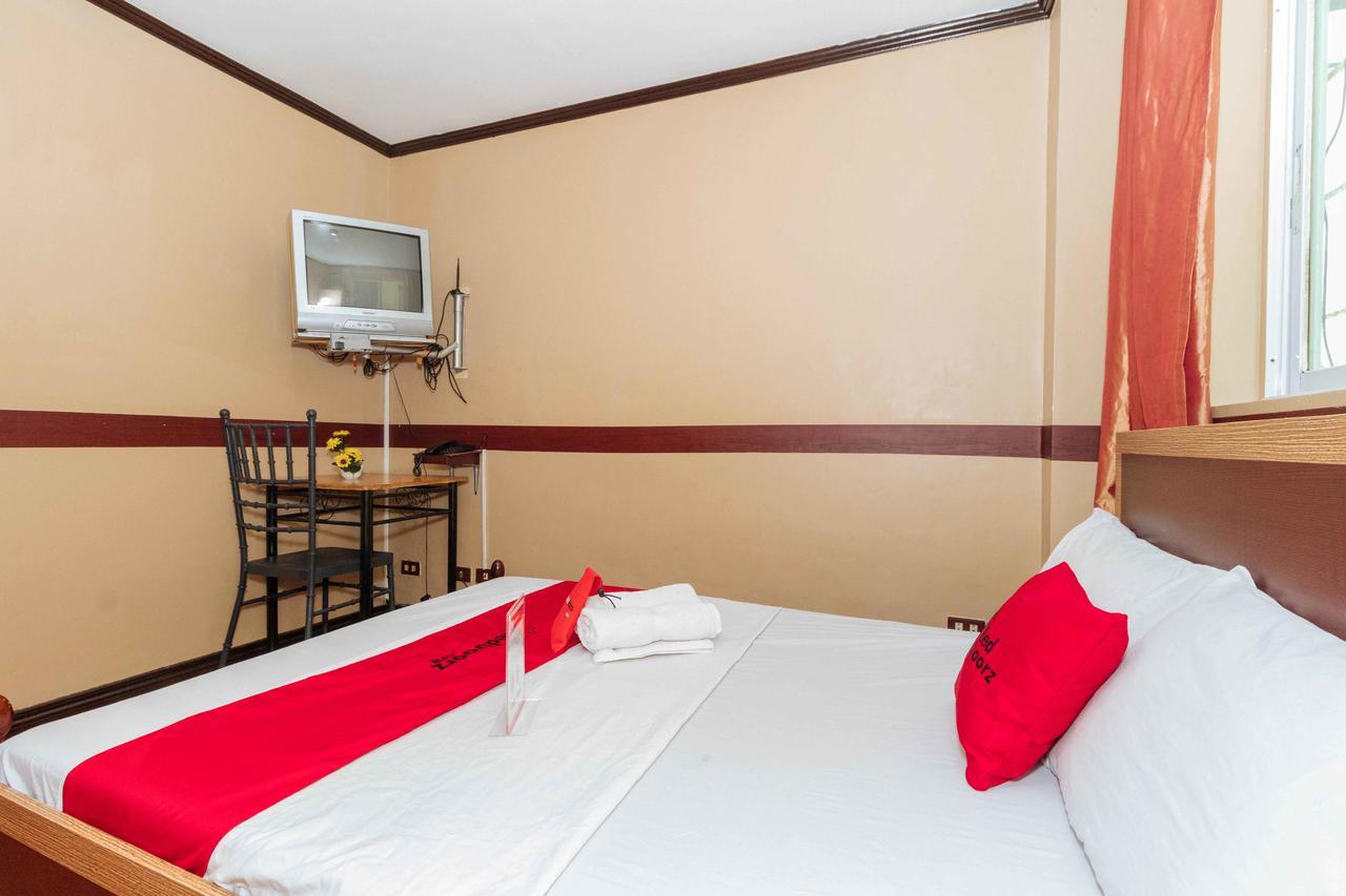 Reddoorz @ Up Village Quezon City Exterior photo
